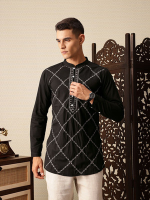 House of Pataudi Men Woven Design Straight Kurta(Black)