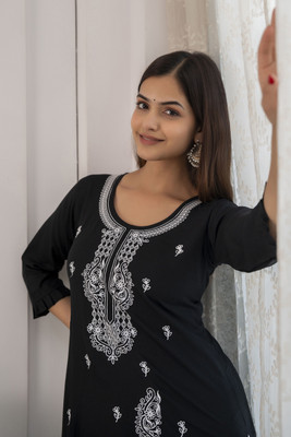 Udati Kaliya Women Embroidered Straight Kurta(Black)