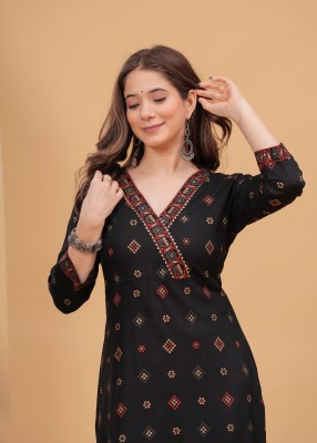 Dressar Women Floral Print Straight Kurta(Black)