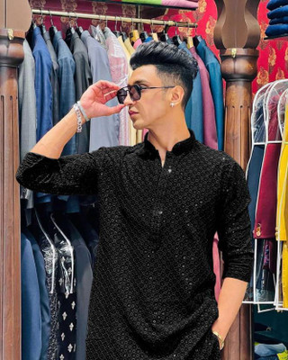 TRADITIONAL ANDAAZ Men Self Design Straight Kurta(Black)