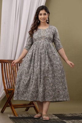 FASHION SWAG Women Floral Print Flared Kurta(Grey)