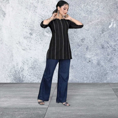 HouseOfCommon Women Solid Straight Kurta(Black)