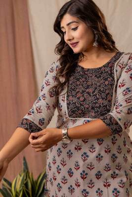 siya silk studio Women Floral Print A-line Kurta(Beige)