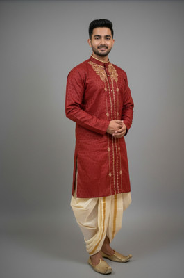 Sumit online Men Embroidered, Self Design Straight Kurta(Maroon)