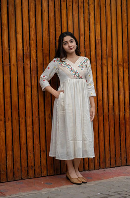 Tanvi enterprises Women Embroidered Straight Kurta(White)