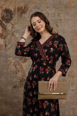 Dressar Women Floral Print Straight Kurta(Black)