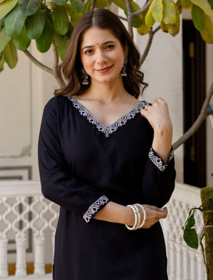 Surhi Women Embroidered Straight Kurta(Black)
