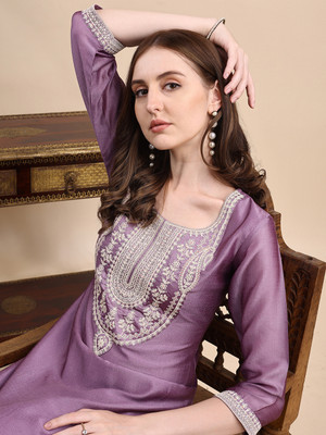 Hritika Women Embroidered Straight Kurta(Purple)