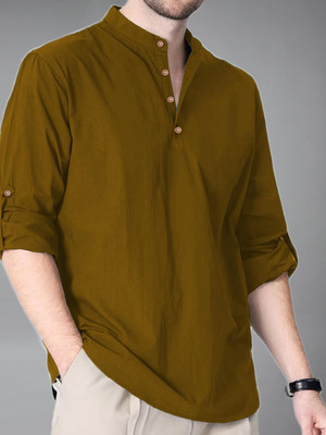 Vashuqi Men Solid Straight Kurta(Gold)