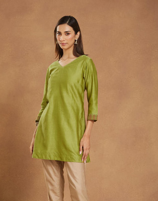 Fabindia Women Solid, Animal Print Straight Kurta(Green)