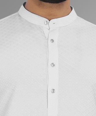 VeBNoR Men Solid Straight Kurta(White)