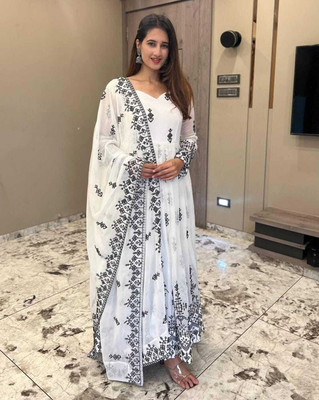 NARI DREAM Women Embroidered Flared Kurta(White)