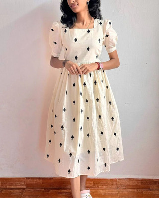 GOONJANFASHION Women Printed, Geometric Print Flared Kurta(White)