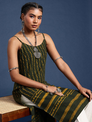 Taavi Women Printed Straight Kurta(Green)