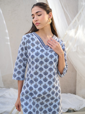 Stylum Women Striped Straight Kurta(Blue)