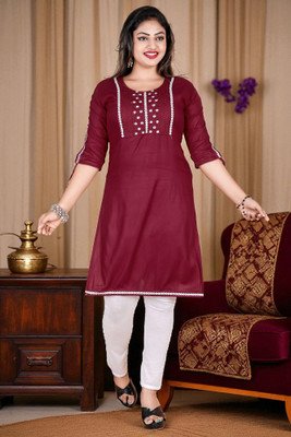 TurningFashion Women Embroidered Straight Kurta(Maroon)