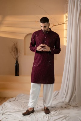 MENTIFIC Men Embroidered Straight Kurta(Maroon)