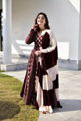 Ambrozee Women Floral Print Anarkali Kurta(White, Maroon)