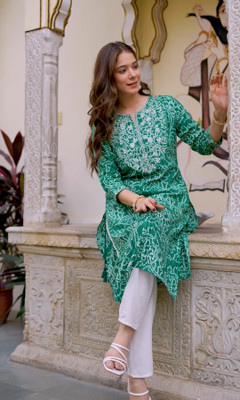 Wawlooks Women Embroidered Straight Kurta(Green)