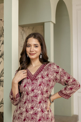 AHMI Women Printed, Embroidered, Geometric Print Straight Kurta(Maroon)