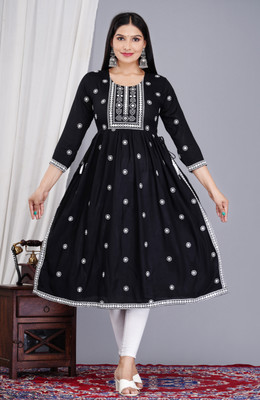 P PRIYA FASHION Women Embroidered Straight Kurta(Black)