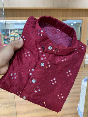 Vinaari Fab Men Embroidered Straight Kurta(Maroon)