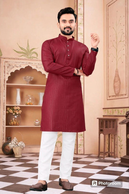 VALAKI Men Self Design Straight Kurta(Red)