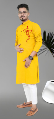 Vastra Trends Men Self Design Straight Kurta(Yellow)