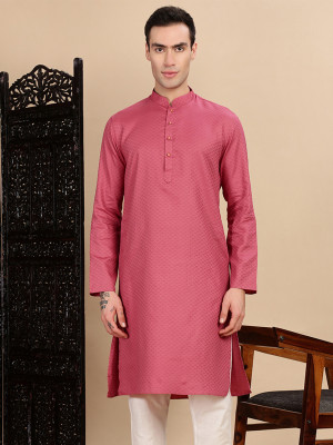 House of Pataudi Men Solid Straight Kurta(Pink)