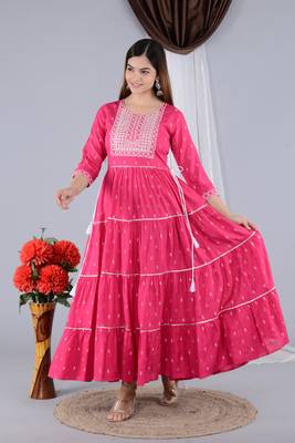 Gujari Women Printed Anarkali Kurta