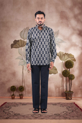 Varbandhan Men Printed Straight Kurta(Black)