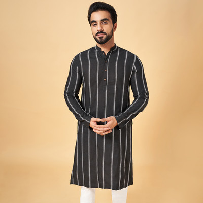 YU by Pantaloons Men Self Design Straight Kurta(Black)