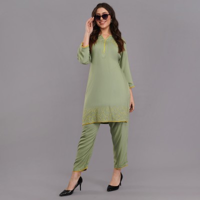 Krishika Kreation Women Solid Straight Kurta(Green)