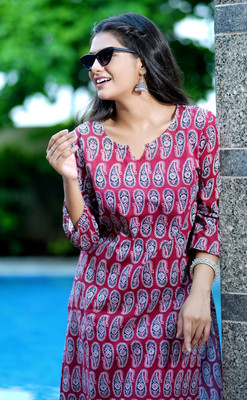 Surhi Women Printed Straight Kurta(Maroon)