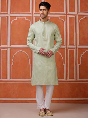 Vardha Men Solid Straight Kurta(Green)