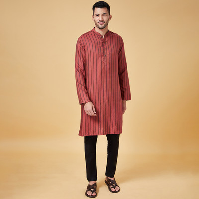 Indus Route by Pantaloons Men Self Design A-line Kurta(Black, Maroon)