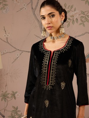 Shae by SASSAFRAS Women Embroidered Straight Kurta(Black)