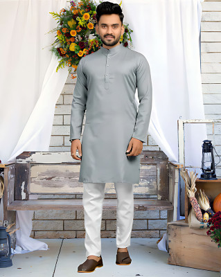 devarsh Men Solid Straight Kurta(Grey)