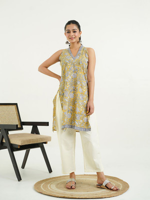 Goodhand Women Floral Print Straight Kurta(Blue)