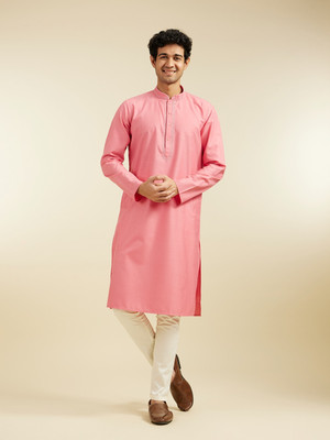 DIWAS by Manyavar Men Solid Straight Kurta(Red)