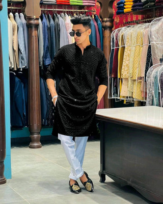 KURTAFORMEN Men Chikan Embroidery Straight Kurta(Black)