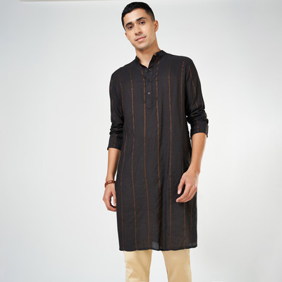 Indus Route by Pantaloons Men Solid Straight Kurta(Black)