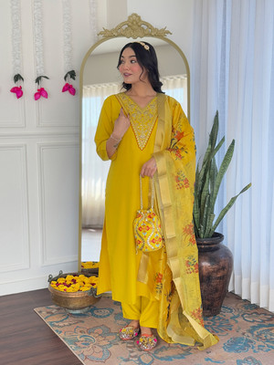 Fidhara Women Kurti Pant Dupatta Set