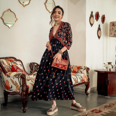 Jinendram Women Floral Print Flared Kurta(Black)