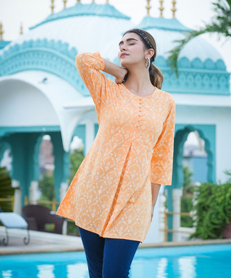 Yash Gallery Women Floral Print Straight Kurta(Orange)