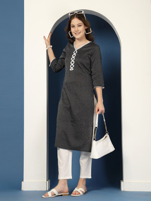 Daevish Women Solid Straight Kurta(Black)