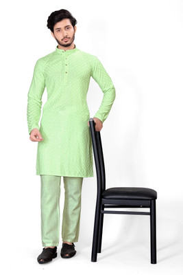 Svatantra Men Embroidered Straight Kurta(Green)