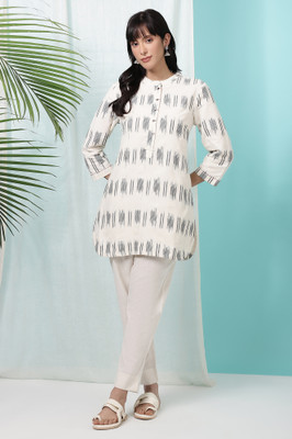W Women Dyed/Ombre Straight Kurta(Beige)