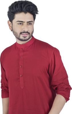 DRESSED UP DIVAS Men Solid Straight Kurta(Red)