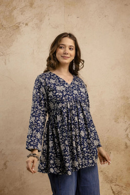 VASTRAANGI Women Floral Print Flared Kurta(Blue)